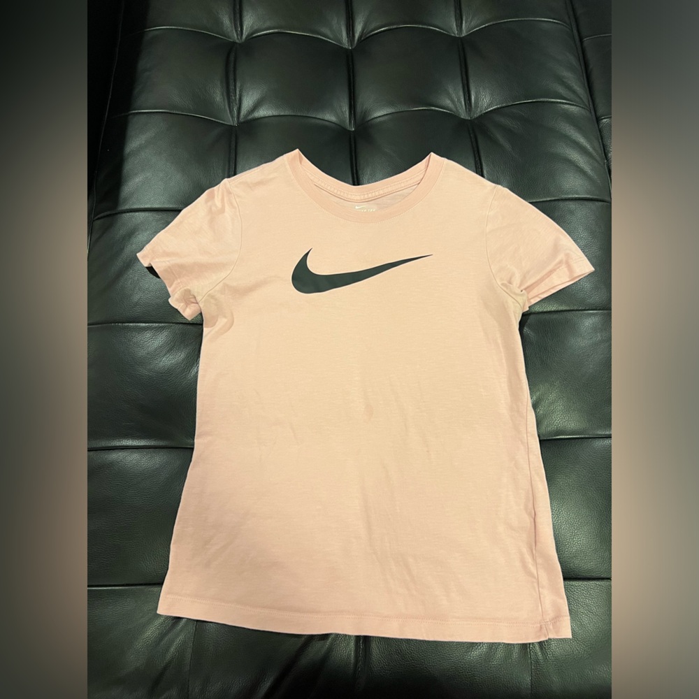 Pink nike tee women’s small